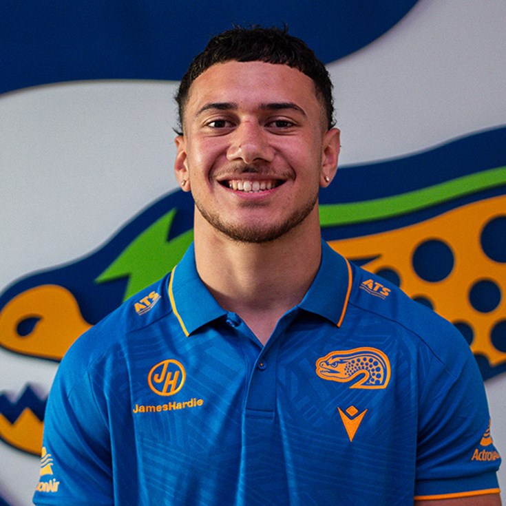 Isaiah Iongi extends with the Eels