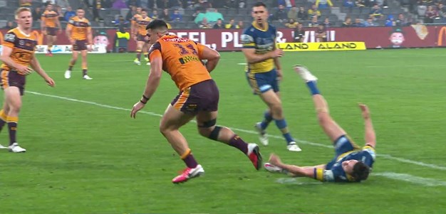 Broncos isolate Moses and Fifita shrugs him off