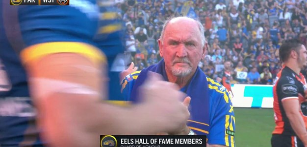 Eels run out to a Hall of Fame guard of honour